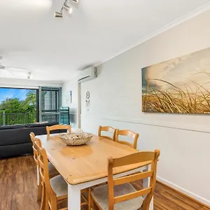 The Oasis And Treetop *** Byron Bay