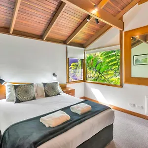 The Oasis And Treetop *** Byron Bay